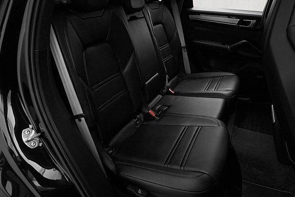 Porsche Cayenne 30 of 30