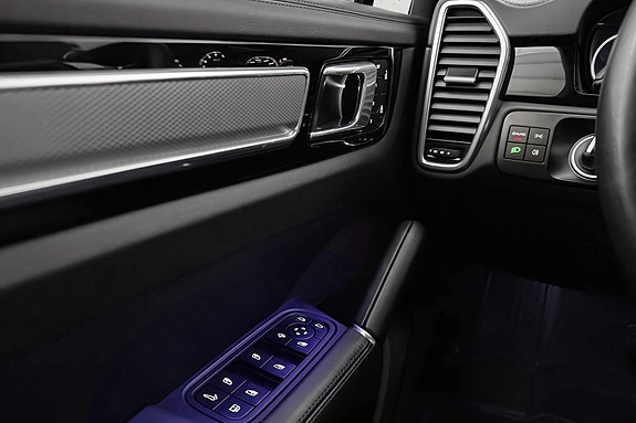 Porsche Cayenne 22 of 30
