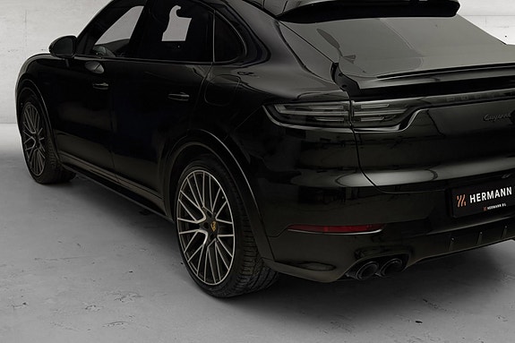 Porsche Cayenne 4 of 30