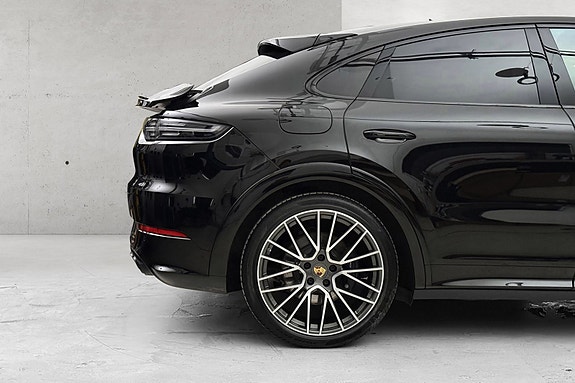 Porsche Cayenne 13 of 30