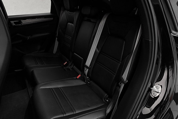 Porsche Cayenne 29 of 30