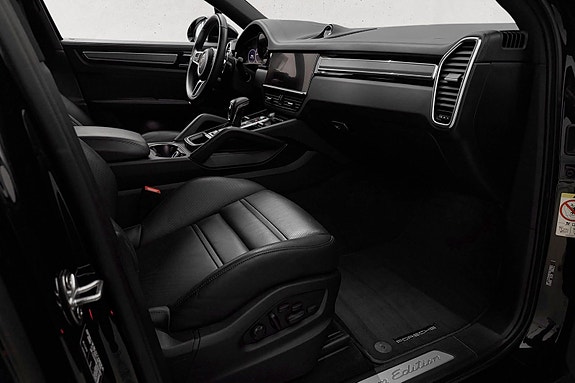 Porsche Cayenne 27 of 30