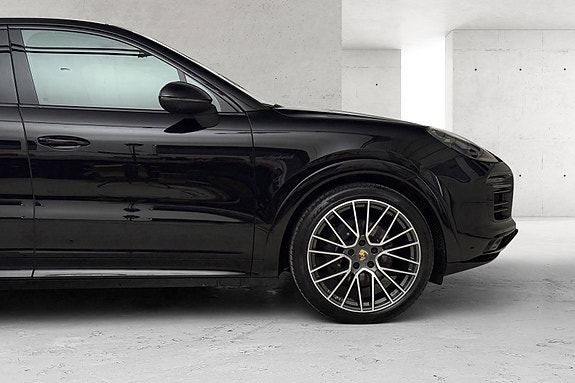 Porsche Cayenne 14 of 30