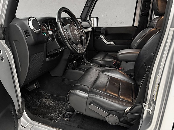 Jeep Wrangler 14 of 30