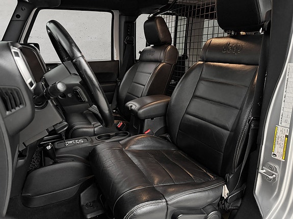 Jeep Wrangler 13 of 30