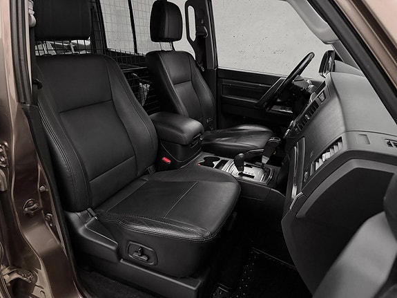 Mitsubishi Pajero 15 of 22