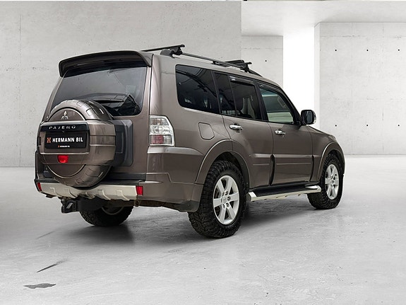 Mitsubishi Pajero 5 of 22