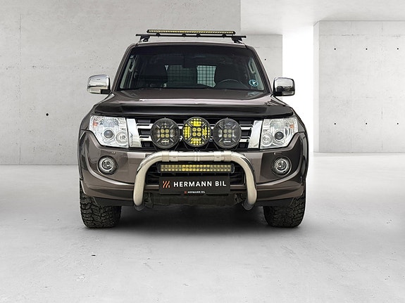 Mitsubishi Pajero 8 of 22