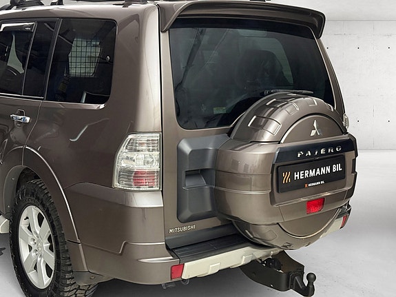 Mitsubishi Pajero 3 of 22