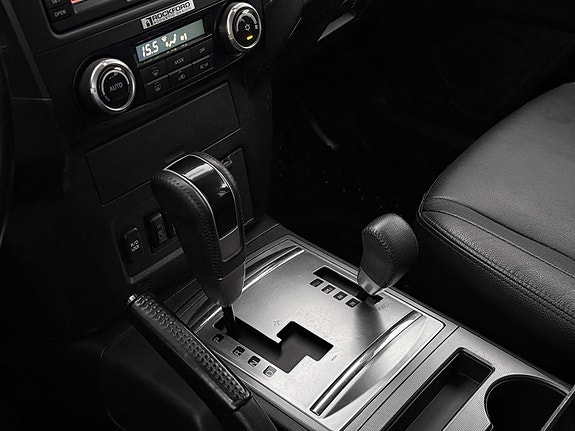 Mitsubishi Pajero 17 of 22