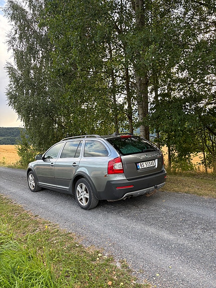 Skoda Octavia Scout 2 of 11