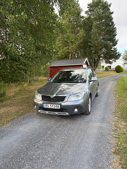 Skoda Octavia Scout 4 of 11