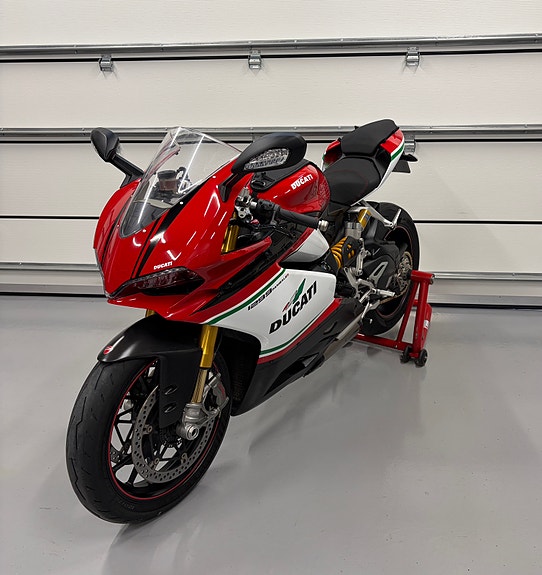 Ducati 1299 Panigale S 2 of 17