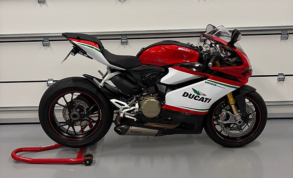 Ducati 1299 Panigale S 4 of 17
