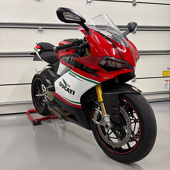 Ducati 1299 Panigale S 3 of 17