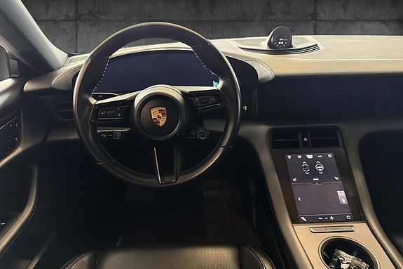 Porsche Taycan 12 of 15