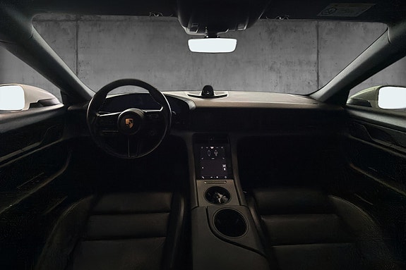 Porsche Taycan 13 of 15
