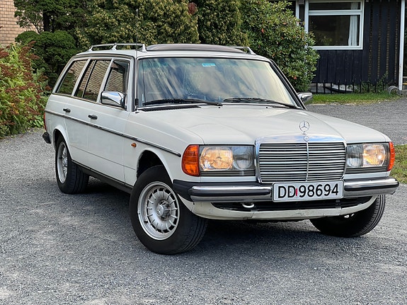 Mercedes-Benz 200 3 of 30