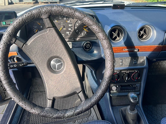 Mercedes-Benz 200 6 of 30