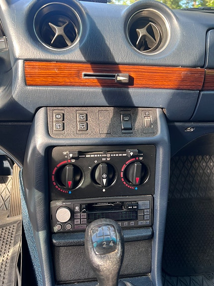 Mercedes-Benz 200 9 of 30