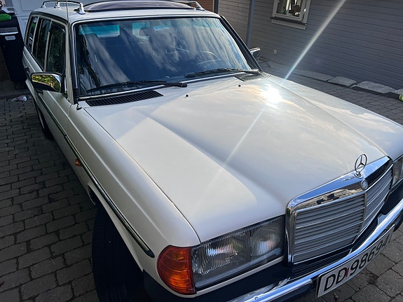 Mercedes-Benz 200 5 of 30