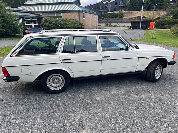 Mercedes-Benz 200 30 of 30