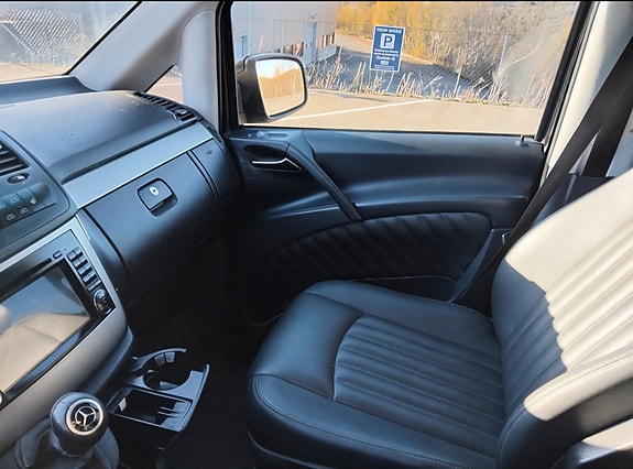 Mercedes-Benz Viano 13 of 20