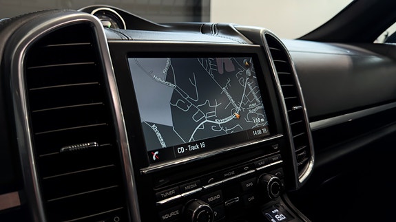 Porsche Cayenne 25 of 30