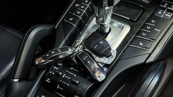 Porsche Cayenne 28 of 30