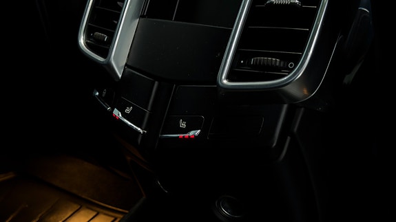 Porsche Cayenne 30 of 30