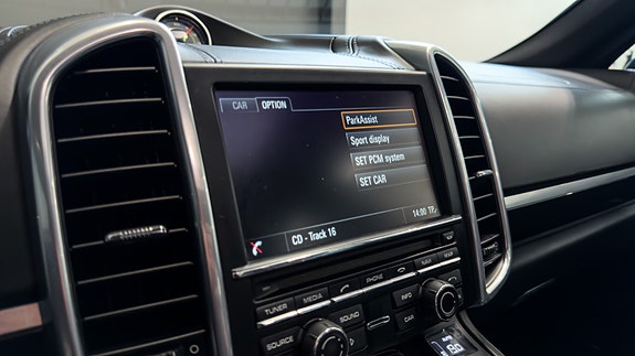 Porsche Cayenne 24 of 30