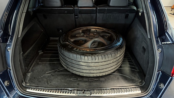 Porsche Cayenne 15 of 30