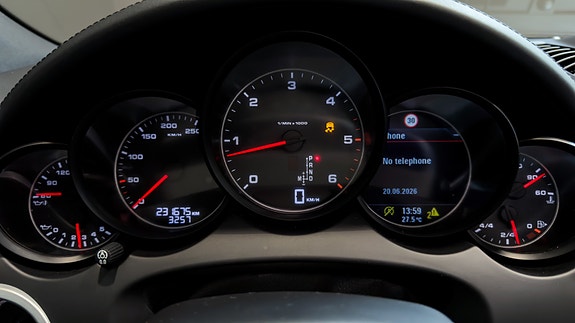 Porsche Cayenne 17 of 30