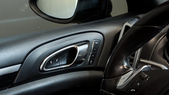 Porsche Cayenne 18 of 30