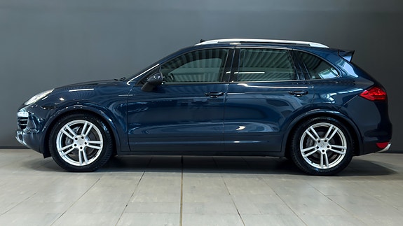 Porsche Cayenne 2 of 30