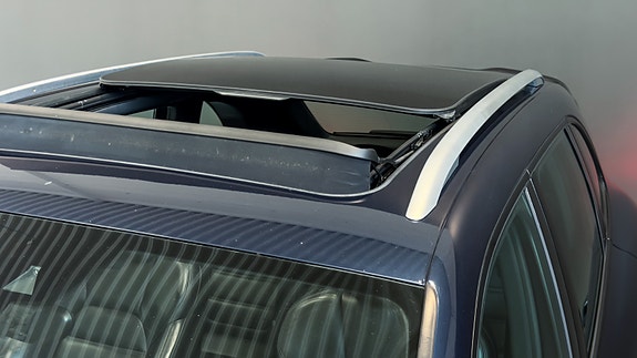 Porsche Cayenne 12 of 30