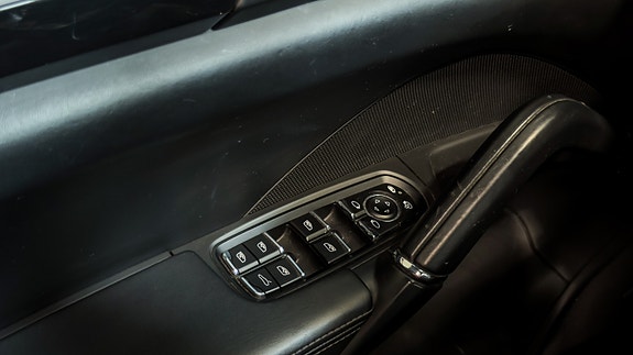 Porsche Cayenne 19 of 30