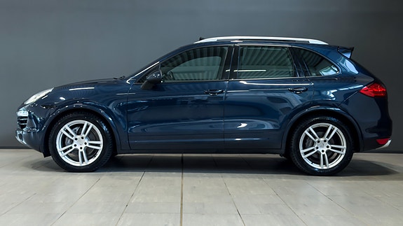 Porsche Cayenne 3 of 30