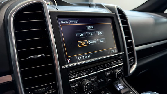 Porsche Cayenne 22 of 30