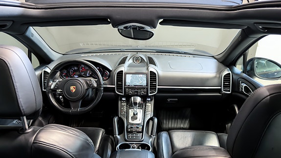 Porsche Cayenne 26 of 30