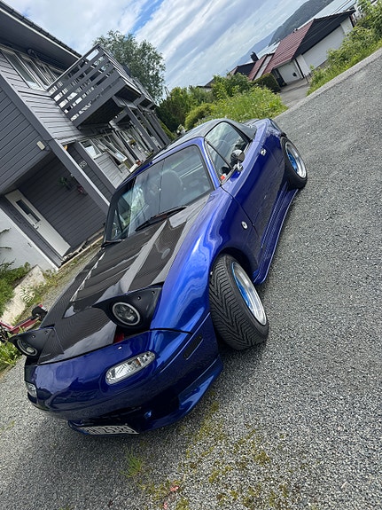 Mazda MX-5 2 of 8
