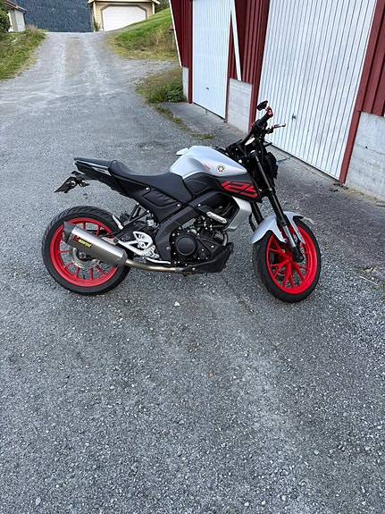 Yamaha MT-125 2 of 6