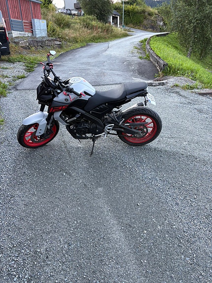 Yamaha MT-125 3 of 6