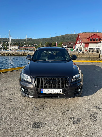 Audi Q5 2 of 18