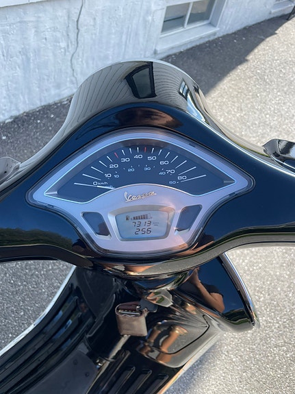Vespa Primavera 50 2 of 4