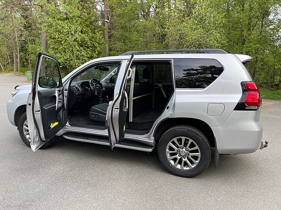 Toyota Land Cruiser 9 of 23