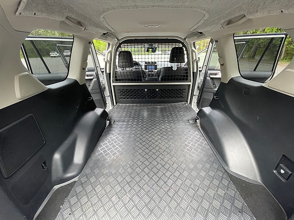 Toyota Land Cruiser 17 of 23