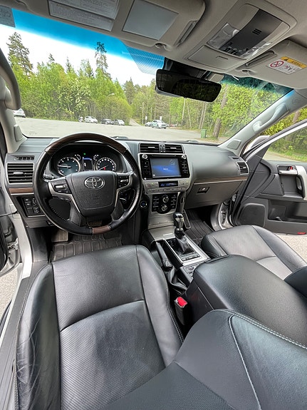 Toyota Land Cruiser 13 of 23