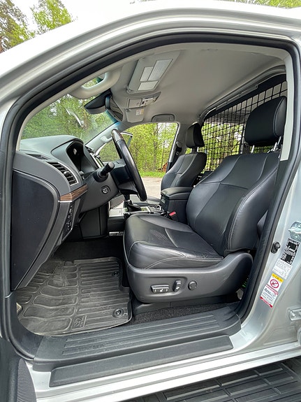 Toyota Land Cruiser 11 of 23