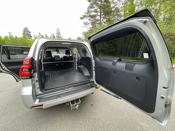 Toyota Land Cruiser 14 of 23